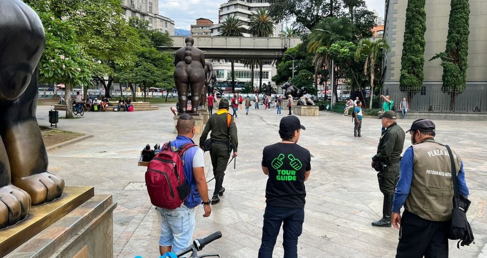 Operativos de control en la plaza Botero de Medellín.