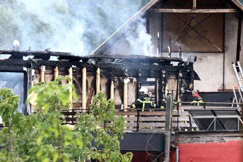 Las autoridades encontraron nueve cadáveres después de que un incendio devastara un centro que albergaba a adultos con dificultades de aprendizaje que estaban de vacaciones en el este de Francia.