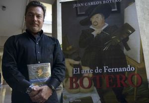 El escritor colombiano Juan Carlos Botero, hijo del artista Fernando Botero, posa para fotografías durante el lanzamiento de su libro "El Arte de Fernando Botero", en el Museo de Antioquia en Medellín, departamento de Antioquia. Colombia, a 15 de septiembre de 2015. FOTO AFP/RAÚL ARBOLEDA