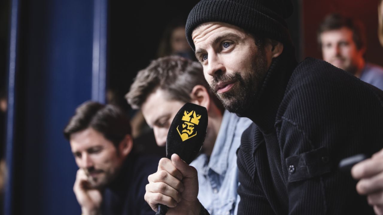 BARCELONA, SPAIN - JANUARY 15: Gerard Piqué, president of the Kings League, comments on the match live during the third day of the Kings League at Cupra Arena on January 15, 2023 in Barcelona, Spain. (Photo by Getty Images/Cesc Maymo)