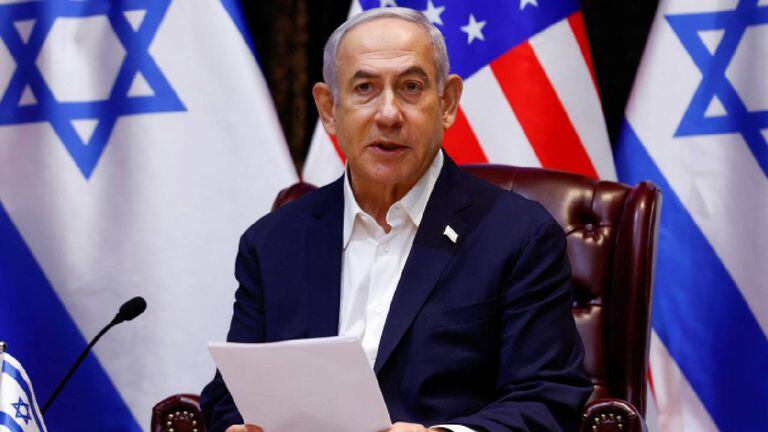 El primer ministro israelí, Benjamin Netanyahu, asiste a una reunión con el presidente estadounidense Joe Biden.