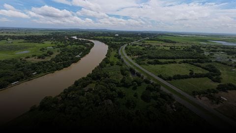 Proyecto Antioquia-Bolívar, doble calzada junto al río Sinú.