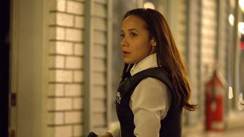 Dania Ramírez en su papel de Nikki Batista, una sagaz detective de 'Alert: Unidad de Personas Desaparecidas'.