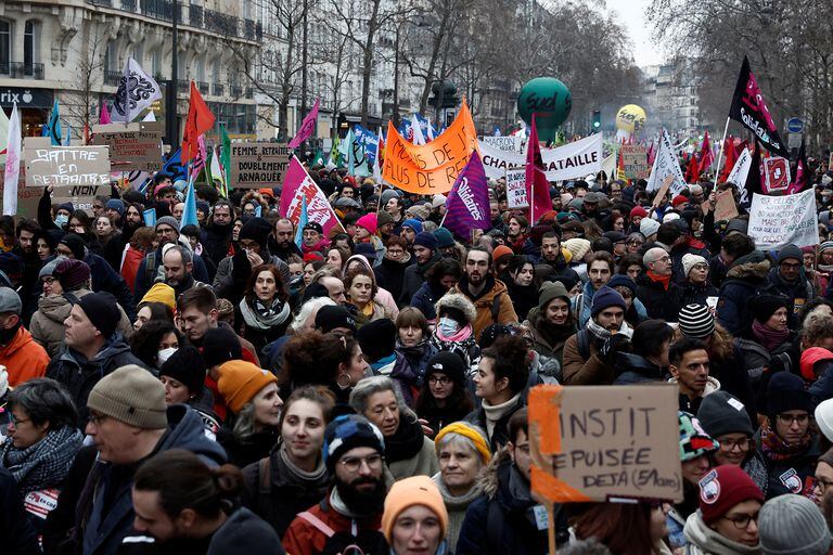 Más de un millón se manifiestan contra la reforma de las pensiones en Francia