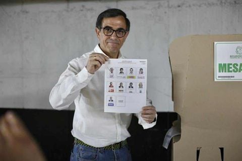 Jorge Luis Vargas votando por primera vez en la vida