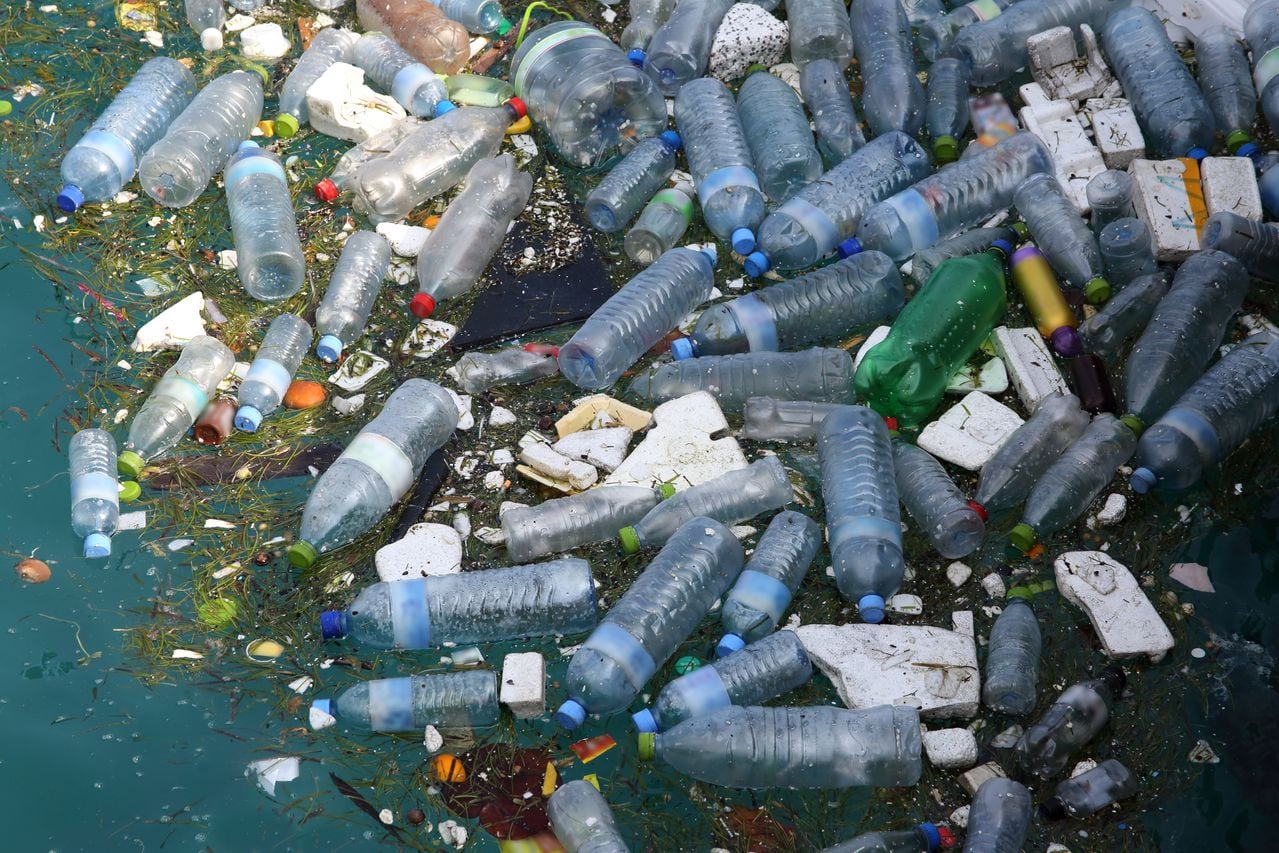 Ocho millones de toneladas de plástico al año reciben los océanos alrededor del planeta.