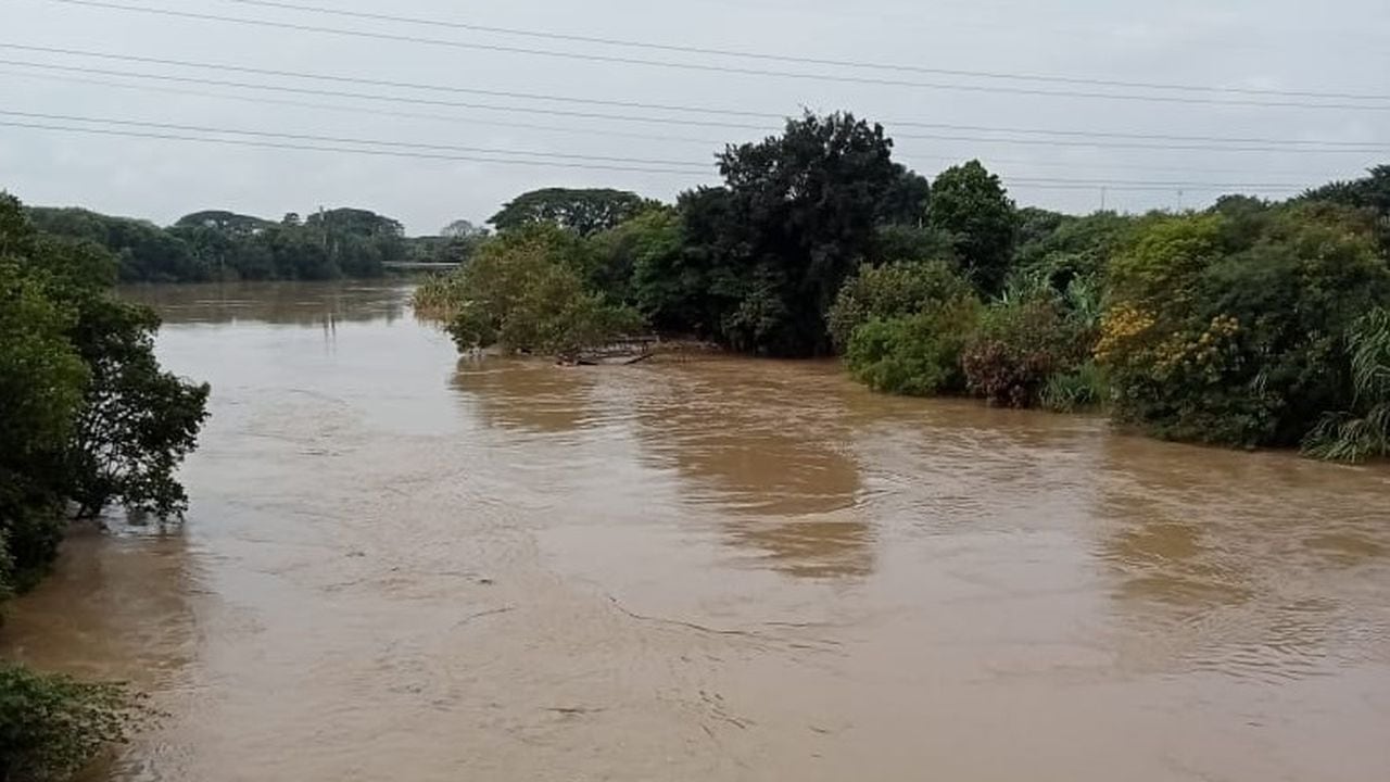 Las lluvias en el Valle incrementaron el nivel del río Cauca en las últimas horas.