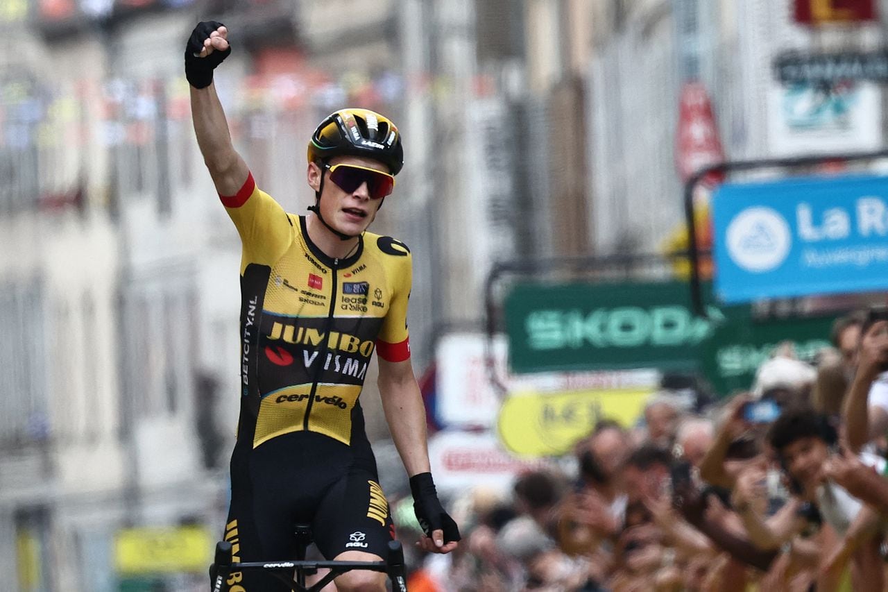 Jumbo-Visma's Danish rider Jonas Vingegaard celebrates as he crosses the finish line to win the fifth stage of the 75th edition of the Criterium du Dauphine cycling race, 191,5km  between Cormoranche-sur-Saone and Salins-Les-Bains,  on June 8, 2023. (Photo by Anne-Christine POUJOULAT / AFP)