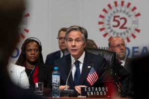 El secretario de Estado de EE. UU., Antony Blinken, habla durante la 52.a Asamblea General de la OEA en Lima el 6 de octubre de 2022. (Foto de Cris BOURONCLE / POOL / AFP)