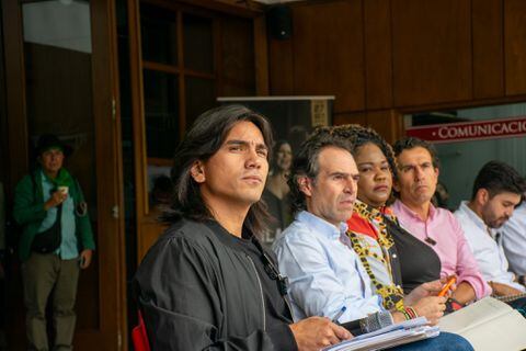 Los candidatos a la Alcaldía de Medellín participando en diferentes debates que se han hecho en esa ciudad.