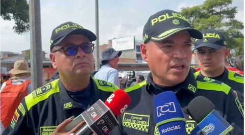 El comandante de la Policía de Cali, el Coronel Carlos Germán Oviedo, habló sobre la recompensa que ofrecen para dar con el presunto responsable.