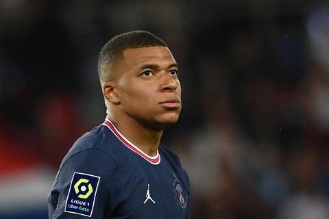 (FILES) In this file photo taken on May 8, 2022 Paris Saint-Germain's French forward Kylian Mbappe reacts during the French L1 football match between Paris-Saint Germain (PSG) and ES Troyes AC at The Parc des Princes Stadium in Paris. - Paris Saint-Germain announced on August 5, 2022, that French forward Kylian Mbappe is out of action for the forthcoming Ligue 1 football match opener at Clermont on August 6, after suffering an adductor injury. (Photo by FRANCK FIFE / AFP)