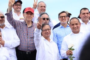 El presidente Gustavo Petro cruzó la frontera para saludar a autoridades venezolanas.