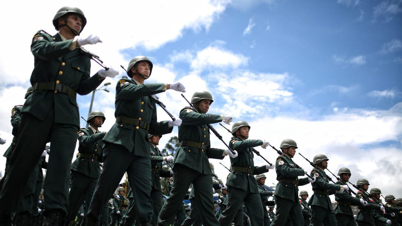 Desfile Militar 20 de julio de 2022 en la Avenida Boyaca, con la presencia del Presidente Ivan Duque