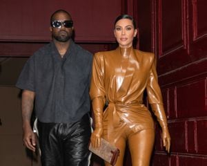 Kanye West y Kim Kardashian en París el año pasado. Tienen una fortuna conjunta de 4200 millones de dólares, según Celebrity Net Worth.