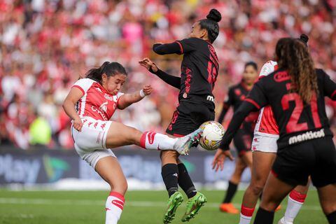 Imagen del partido de ida de la Final de la Liga Femenina 2023, entre Independiente Santa Fe y América de Cali, en el estadio El Campín de Bogotá.