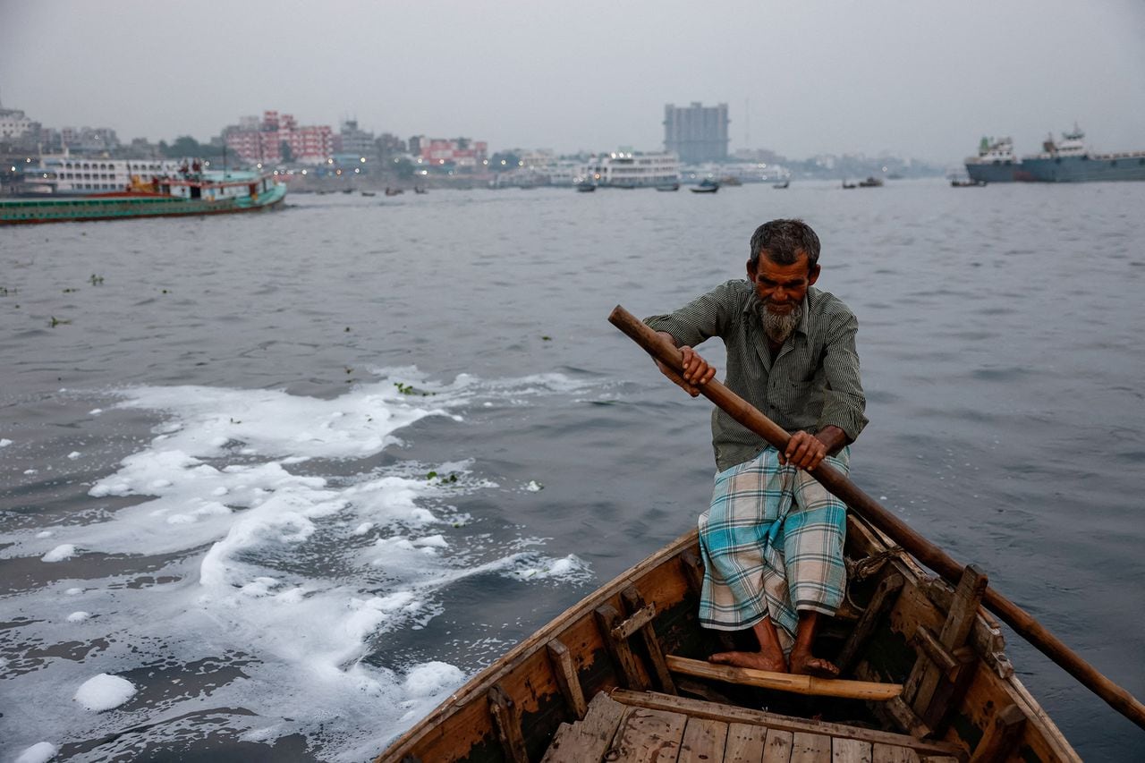 En imágenes : Viviendo a lo largo de un río 'muerto' en Bangladesh