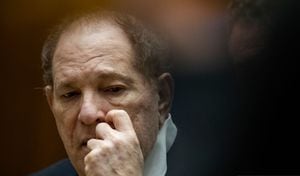 Harvey Weinstein en un juicio que se lleva a cabo en Los Ángeles por supuestos abusos sexuales que cometió