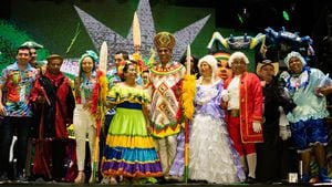 En tarima, los diferentes Actores Festivos de las Fiestas de Cartagena, junto a la máxima autoridad festiva: Los Lanceros.