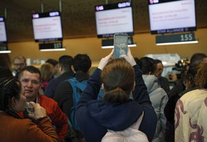 Situación de pasajeros en el aeropuerto El Dorado tras el cierre de la aerolínea de bajo costo Ultra Air