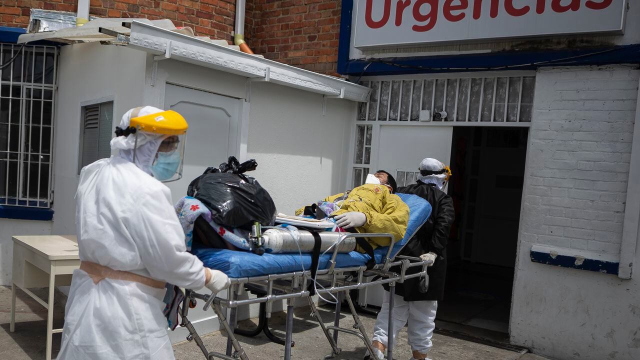 UCI HOSPITAL SANTA CLARA
PACIENTES CON COVID-19 SON ATENDIDOS EN LA SALA DE CUIDADOS INTENSIVOS DEL HOSPITAL SANTA CLARA EN LA CIUDAD DE BOGOTA
COVID 19 
CORONAVIRUS
FOTO: ESTEBAN VEGA LA-ROTTA
REVISTA SEMANA