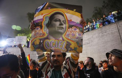 Cientos de personas se manifiestan en la Avenida Reforma en la Ciudad de México, el 13 de noviembre de 2023, tras la muerte de Jesús Ociel Baena.