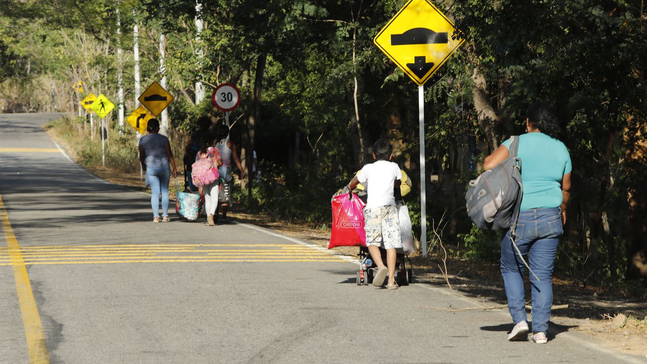 Desplazamientos  de familias en Arauca, tras el homicidio selectivo de 27 personas en el departamento.
enero 6 del 2022
Foto Guillermo Torres / Semana