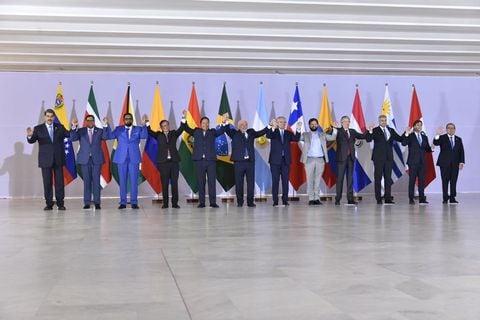 Los mandatarios sudamericanos se reunieron para discutir distintos temas de interés común en la región y asimismo para trabajar en su desarrollo.