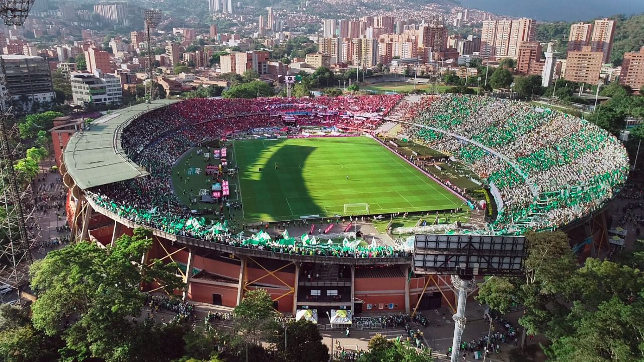 Imagen de referencia del estadio Atanasio Girardot en medio de un clásico paisa.
