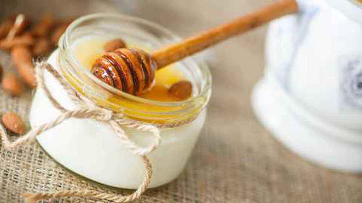 La miel es un producto antioxidante, que hidrata, revitaliza y suaviza todo tipo de piel.
