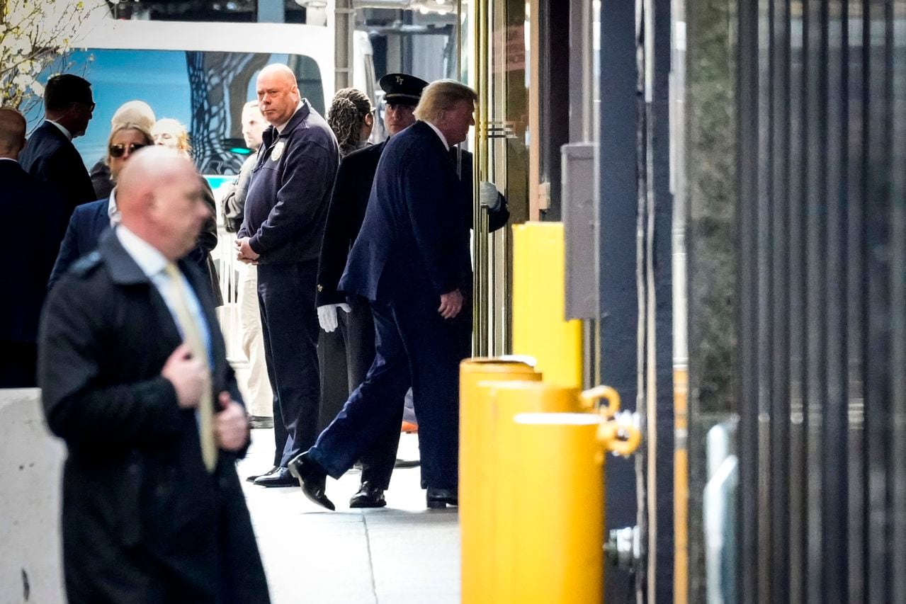 Está previsto que Trump se notifique este martes y sea procesado en un juzgado de Manhattan luego de su acusación por parte de un gran jurado.  (Foto de Drew Angerer/GETTY IMAGES NORTH AMERICA/Getty Images vía AFP)