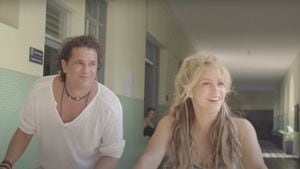 Carlos Vives y Shakira en el video de 'La Bicicleta'.