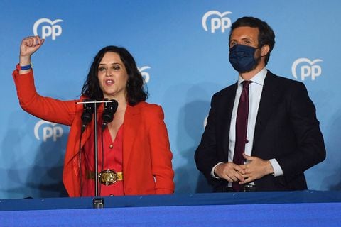 La presidenta de la Comunidad de Madrid, Isabel Díaz Ayuso, logró este martes una amplia victoria en las elecciones regionales celebradas este martes.