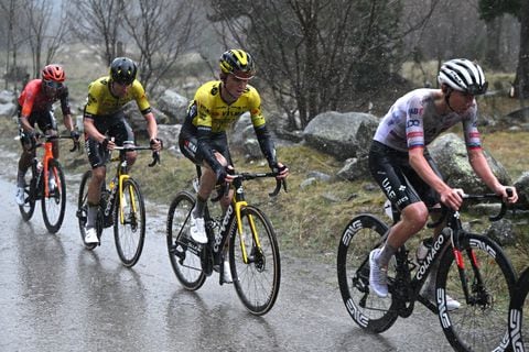 Egan Bernal y Tadej Pogacar en la lucha de la etapa 2 de la Vuelta a Cataluña