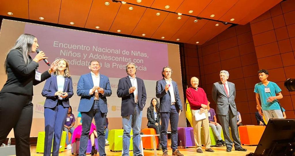 Los candidatos presidenciales le hablaron a niños en Colombia.