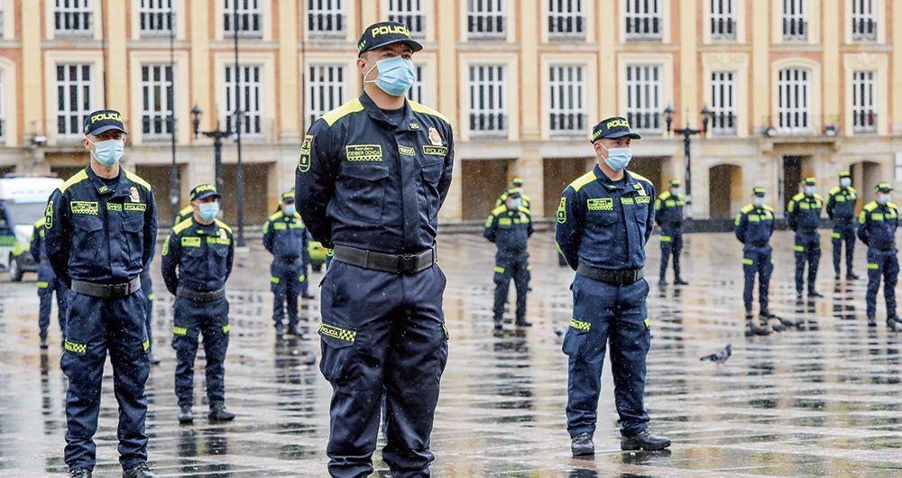 Los desmanes de algunos miembros de la Policía en medio de protestas plantearon la necesidad de una reforma, que incluía la compra de cámaras para cada patrullero con el fin de verificar de primera mano su actuar. La millonaria adquisición debió hacerse a través de un Conpes, por un valor de 200.000 millones de pesos, pero por los enredos en la elección del proveedor de esta tecnología no se ha asignado. Aunque no está en los documentos, se rechaza la tecnología de China. 