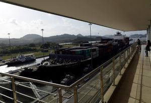 El consorcio de constructoras liderado por la española Sacyr dijo que las autoridades panameñas rompieron las negociaciones en la disputa que mantienen sobre los US$1.600 millones de sobrecostos en el proyecto que iba a ampliar el Canal de Panamá. //Reuters 