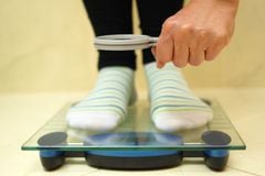 Prestar atención a cómo se siente el cuerpo y a los cambios en el rendimiento físico puede ser clave para detectar un posible aumento de peso.