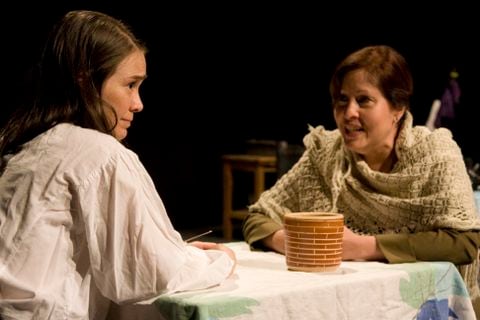 30 años de la obra ‘La Siempreviva’. Carmenza Gómez es Lucía, madre de Julieta, interpretada por Lorena López.
