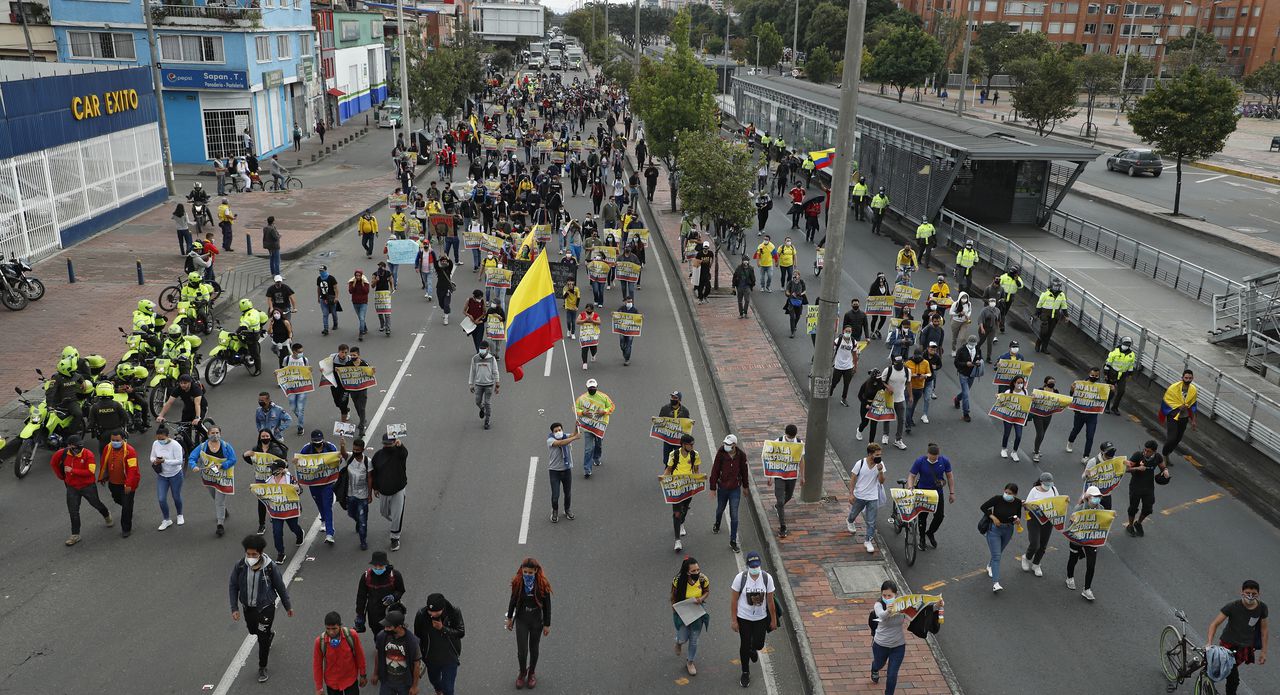 Paro Nacional en contra de la Reforma Tributaria
Bloqueos via transmilenio marcha
Bogotá abril 28 del 2021
Foto Guillermo Torres Reina / Semana