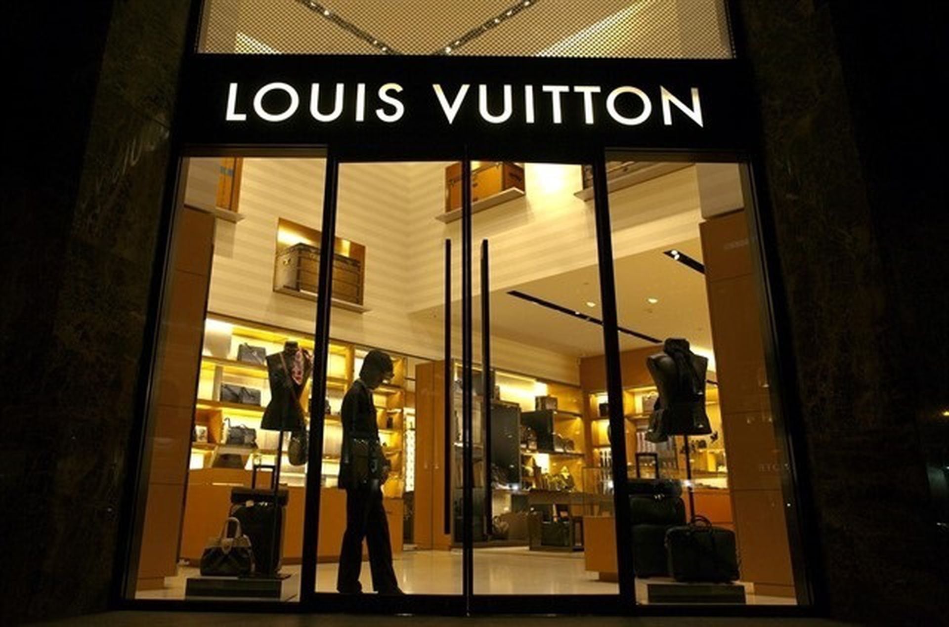 Revista Velvet  Louis Vuitton es condenado por el uso no