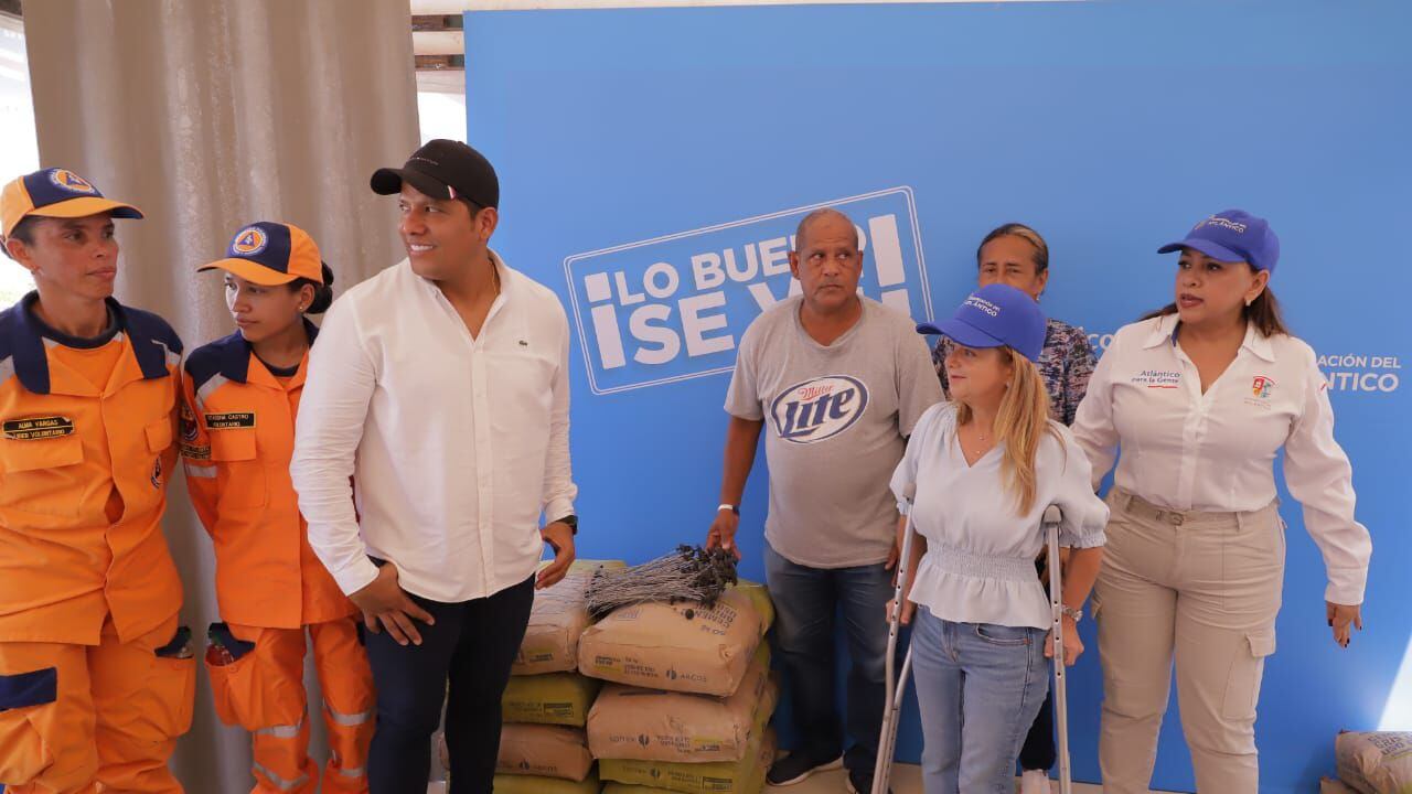 El alcalde de Malambo junto a la Gobernadora Noguera entregaron ayudas a los damnificados