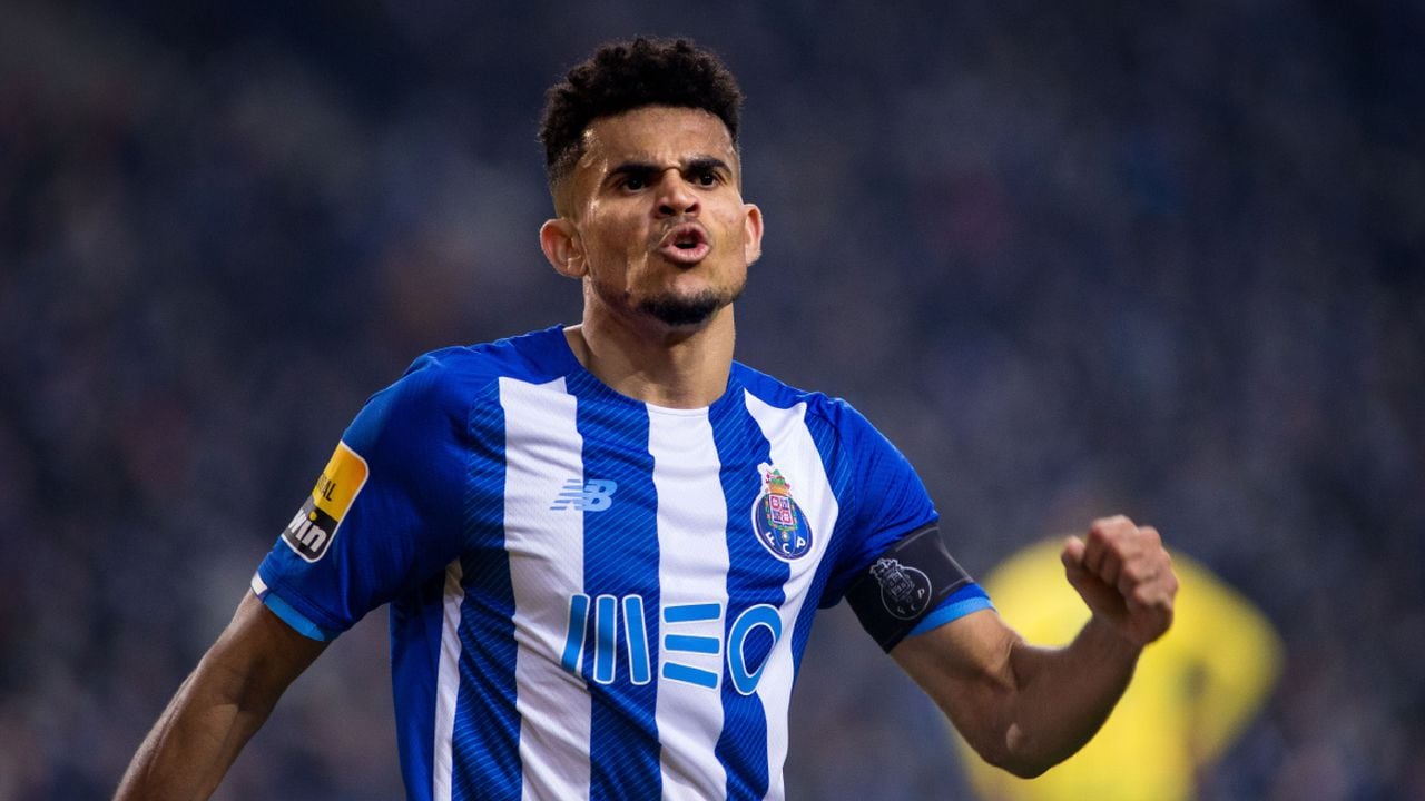 PORTO, PORTUGAL - JANUARY 23: Luis Diaz of FC Porto celebrates after scoring his team's second goal during the Liga Portugal Bwin match between FC Porto and FC Famalicao at Estadio do Dragao on January 23, 2022 in Porto, Portugal. (Photo by Getty Images/Diogo Cardoso/DeFodi Images)