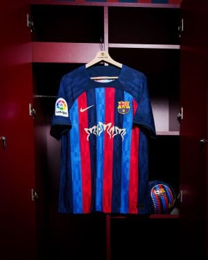 El logotipo del  álbum, motomami de Rosalía se podrá ver de forma exclusiva en el pecho de los jugadores del Barcelona