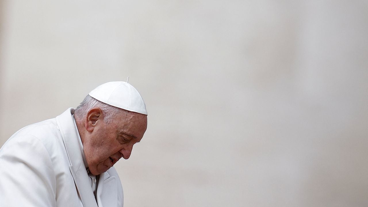 Esta es una de las fotografías más recientes del Papa Francisco quien hoy se encuentra hospitalizado para exámenes médicos