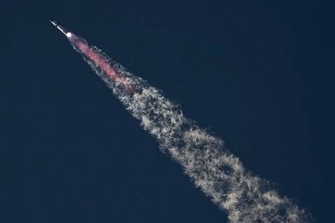 Mega cohete SpaceX fue lanzado en la base de Boca Chica, Texas.