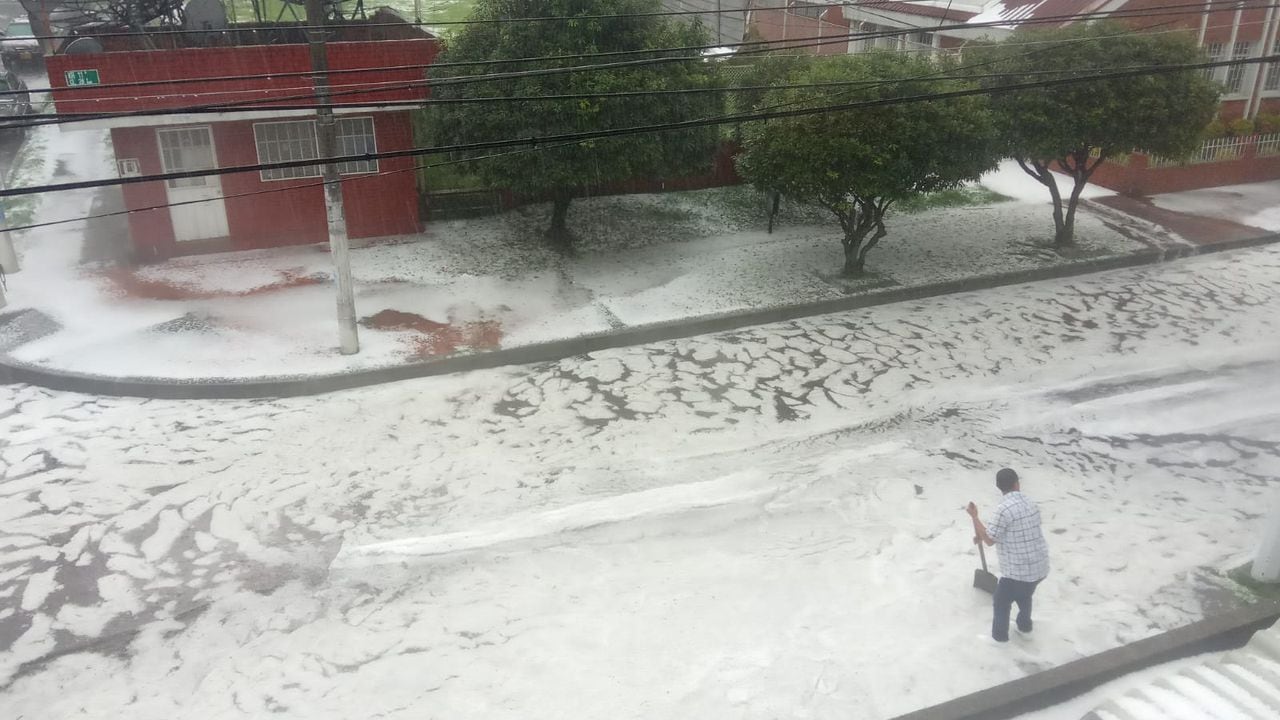 Granizada en Bogotá, sector 20 de julio. Foto remitida a SEMANA.