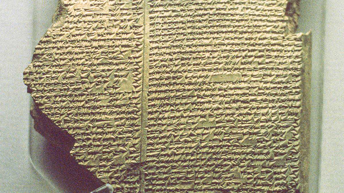 EU devuelve a Irak tableta de 3 mil 500 años con fragmento de la Epopeya de Gilgamesh