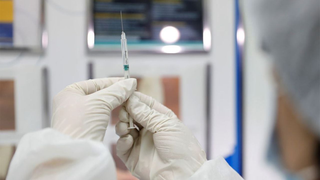Ya se han aplicado más de 100 millones de vacunas de coronavirus en el mundo