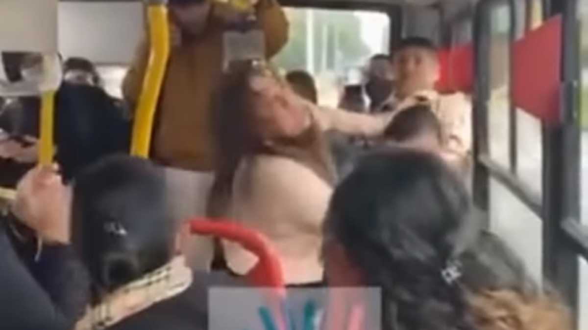 Una mujer mechoneó a otra porque no había pagado el pasaje de TransMilenio
